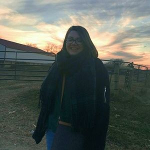 Meet your Posher, Elizabeth